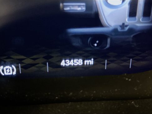 Used 2021 Jeep Wrangler Unlimited Sahara AWD/4WD image 19