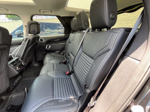 Used 2024 Land Rover Discovery S AWD/4WD image 34