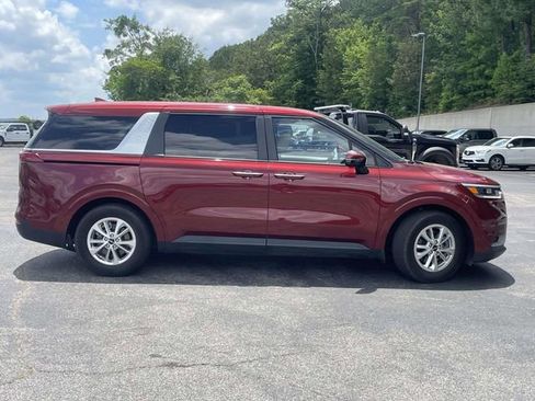 Used 2023 Kia Carnival LX FWD image 2
