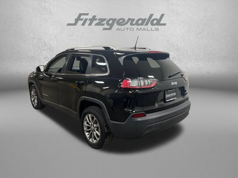 Used 2019 Jeep Cherokee Latitude Plus w/ Comfort/Convenience Group FWD image 3