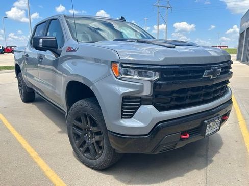 Used 2024 Chevrolet Silverado 1500 LT Trail Boss w/ LT Trail Boss Premium Package AWD/4WD image 7