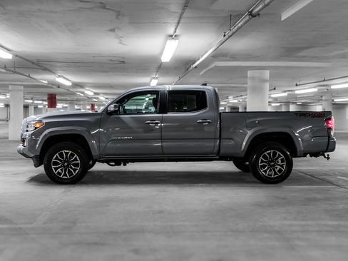 Used 2020 Toyota Tacoma TRD Off-Road AWD/4WD image 12