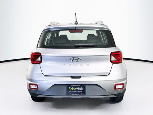 Used 2025 Hyundai Venue SEL FWD image 7
