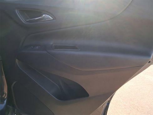 Used 2020 Chevrolet Equinox LT image 13