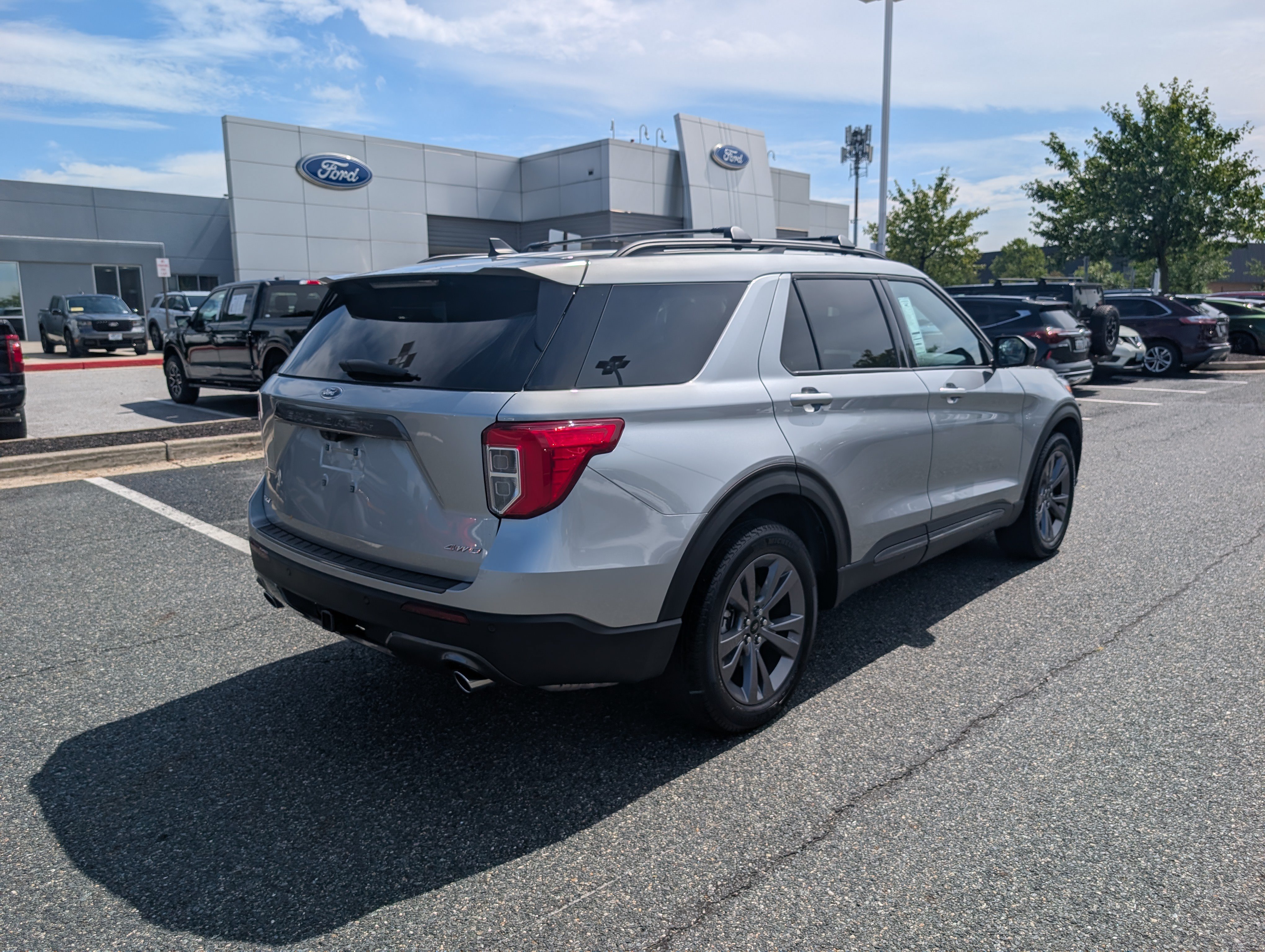Certified 2024 Ford Explorer XLT w/ Equipment Group 202A AWD/4WD image 4