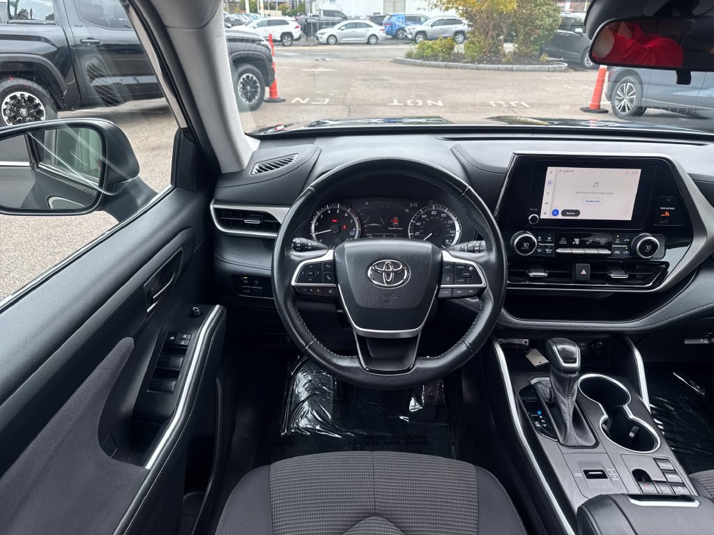 Used 2023 Toyota Highlander LE FWD image 13