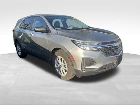 Used 2024 Chevrolet Equinox LS w/ LS Convenience Package image 3