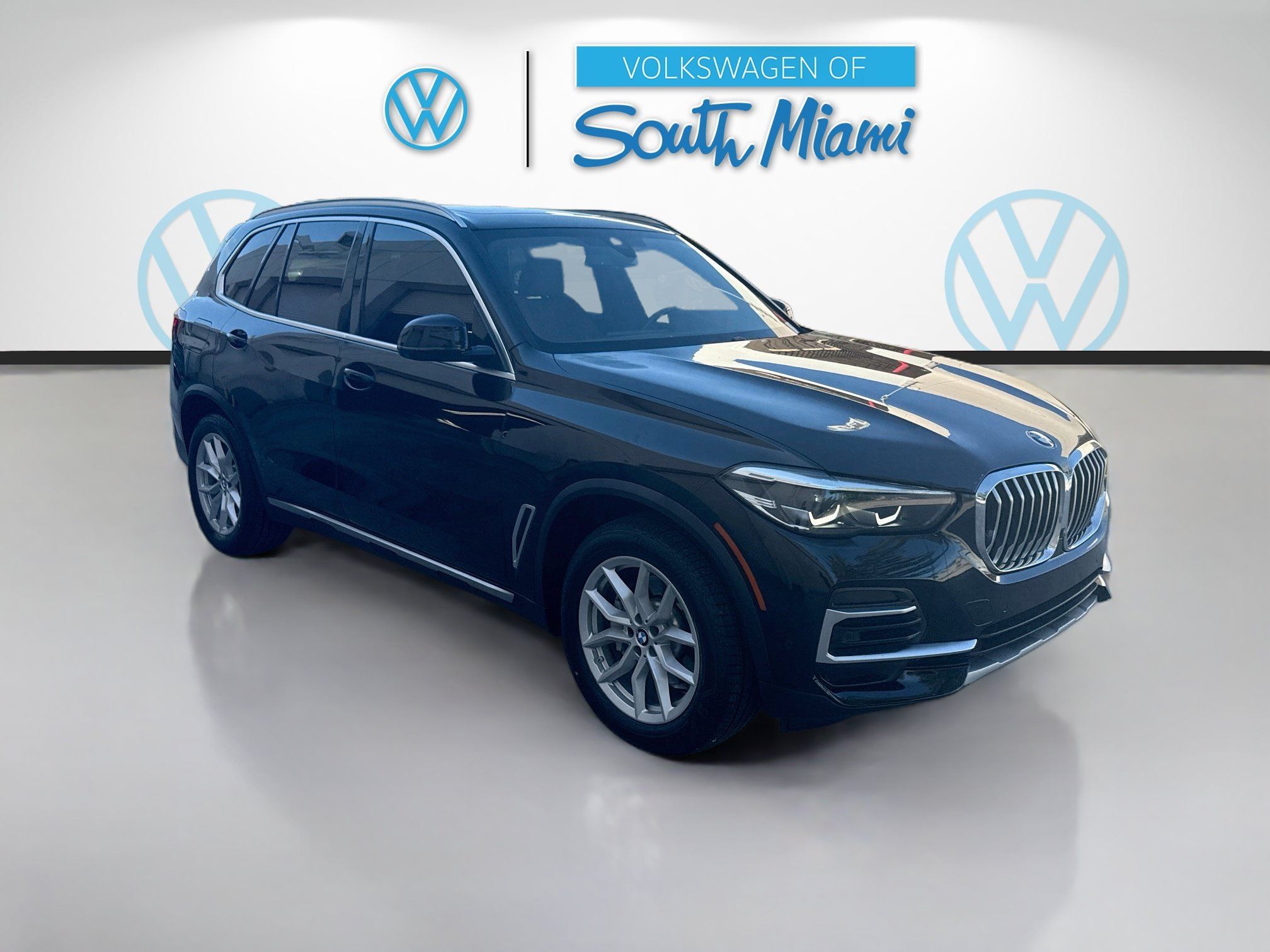 Used 2023 BMW X5 xDrive40i w/ Parking Assistance Package AWD/4WD image 1