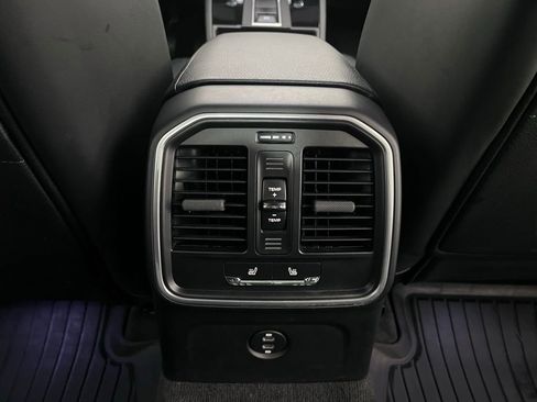 Certified 2026 Porsche Macan AWD/4WD image 27