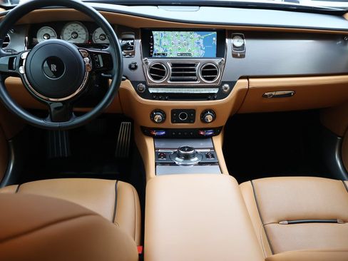 Used 2019 Rolls-Royce Wraith RWD image 4