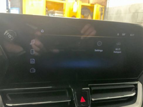 Used 2025 Chevrolet TrailBlazer LT AWD/4WD image 16