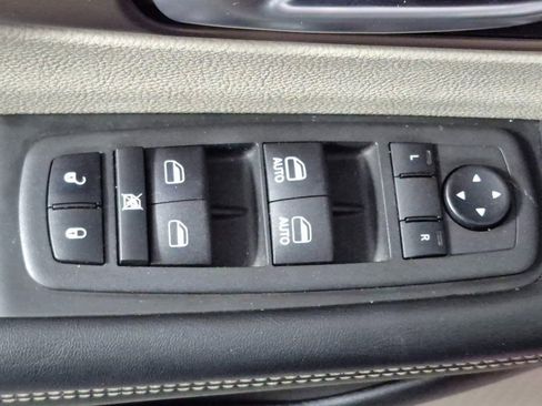 Used 2022 Chrysler Voyager LX image 14