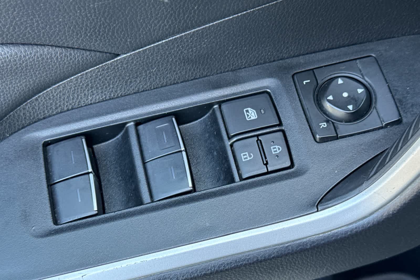 Used 2025 Toyota RAV4 XLE AWD/4WD image 13