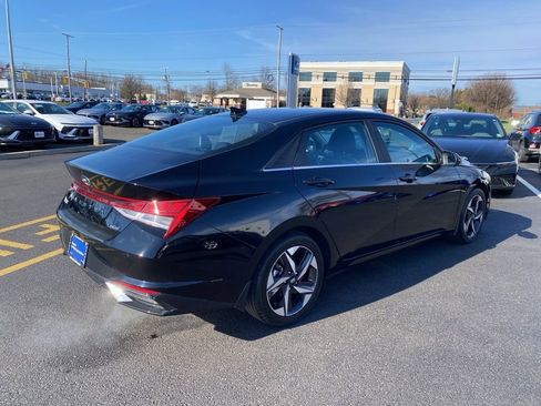 Certified 2023 Hyundai Elantra Limited w/ Winter Weather Package image 4