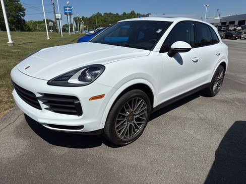 Used 2022 Porsche Cayenne Platinum Edition image 3