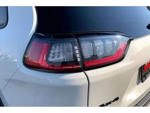 Used 2019 Jeep Cherokee Latitude Plus AWD/4WD image 30