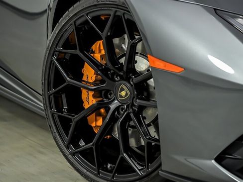 Used 2020 Lamborghini Huracan EVO RWD image 4