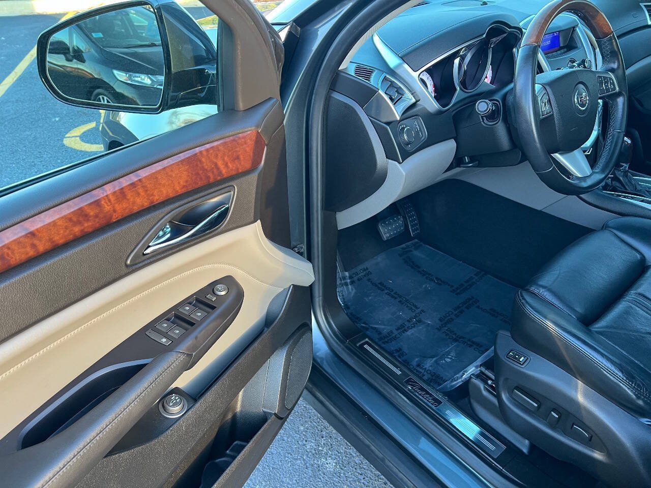 Used 2011 Cadillac SRX Luxury FWD image 19