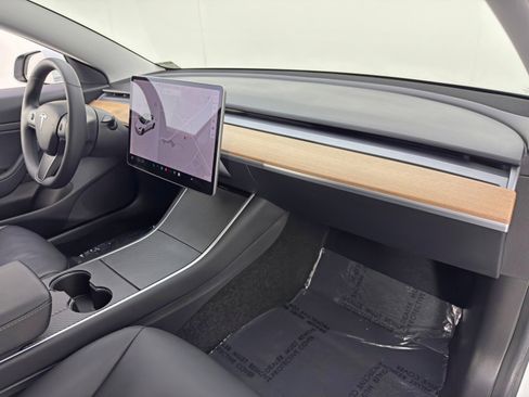 Used 2020 Tesla Model 3 Standard Range Plus image 15