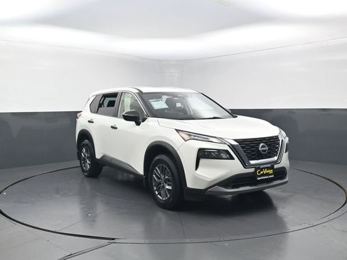 Used 2023 Nissan Rogue S FWD image 3