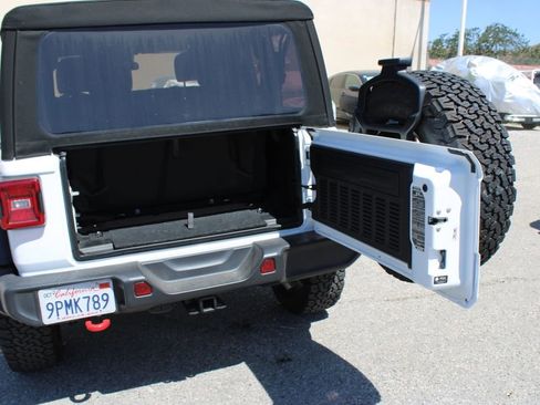 Used 2024 Jeep Wrangler Rubicon w/ Convenience Group AWD/4WD image 10