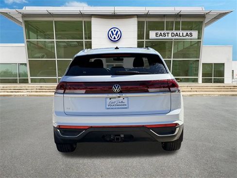 New 2026 Volkswagen Atlas Cross Sport SE image 4
