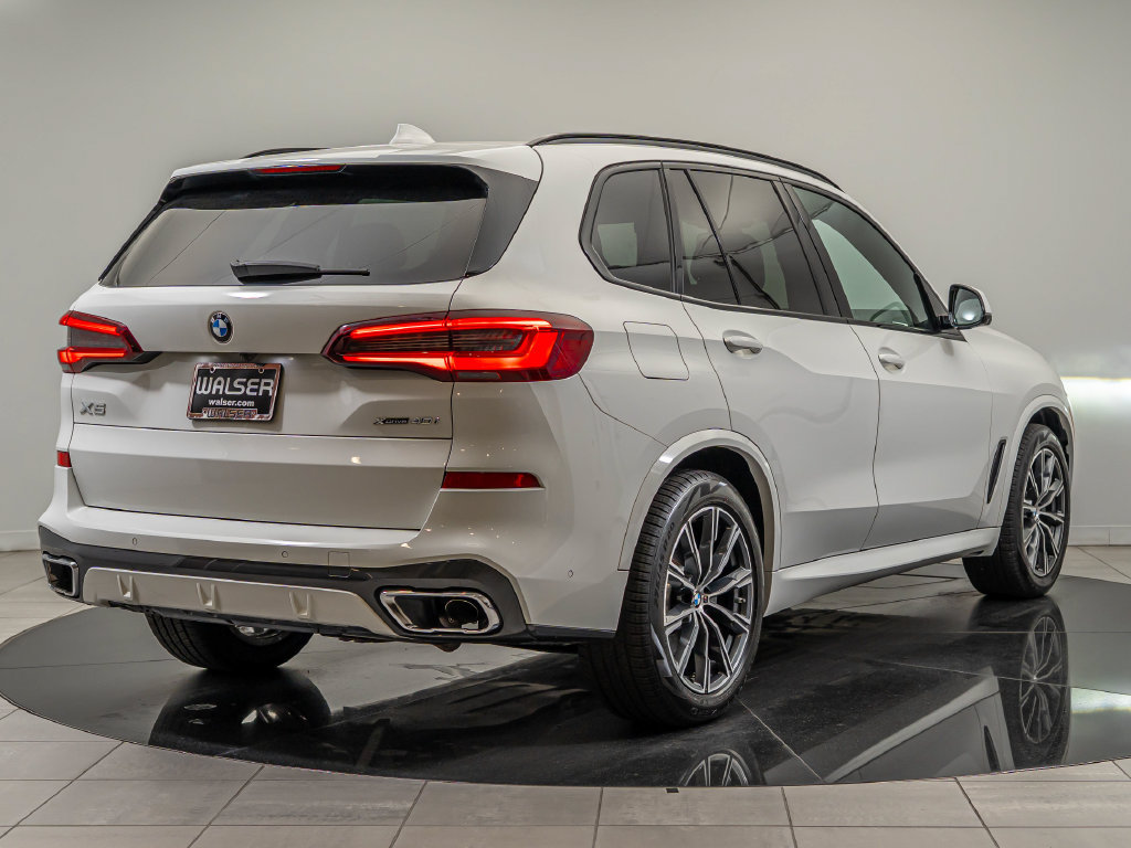 Used 2022 BMW X5 xDrive40i w/ M Sport Package AWD/4WD image 5