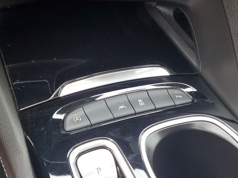 Used 2022 Buick Envision Essence w/ Technology Package I FWD image 30
