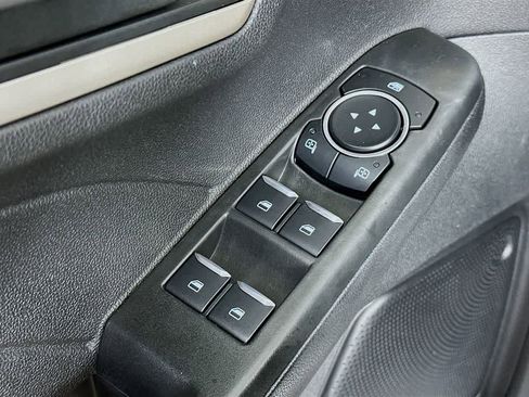 Certified 2022 Ford Escape SE w/ Cold Weather Package image 28