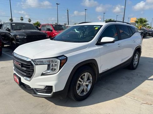 Used 2023 GMC Terrain SLE w/ Driver Convenience Package FWD image 3
