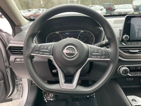 Used 2024 Nissan Altima 2.5 SV image 16