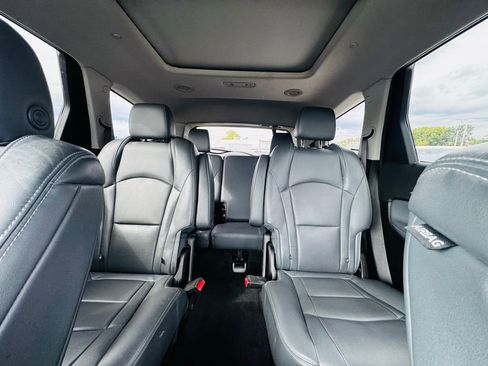 Used 2021 Buick Enclave Essence image 17