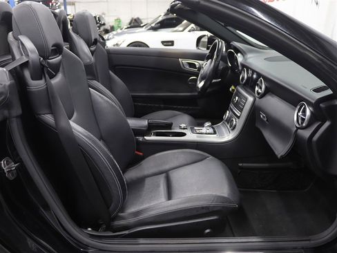 Used 2017 Mercedes-Benz SLC 300 image 19