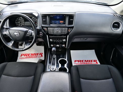 Used 2020 Nissan Pathfinder SV image 19
