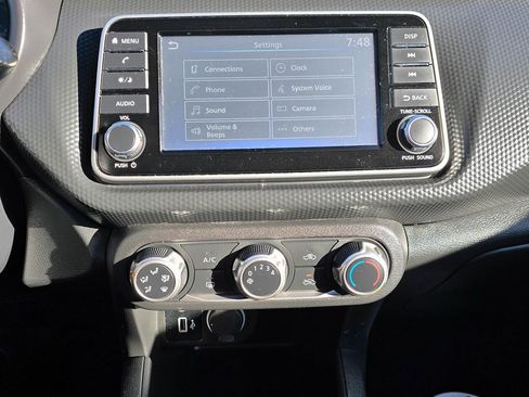 Used 2021 Nissan Kicks S image 17