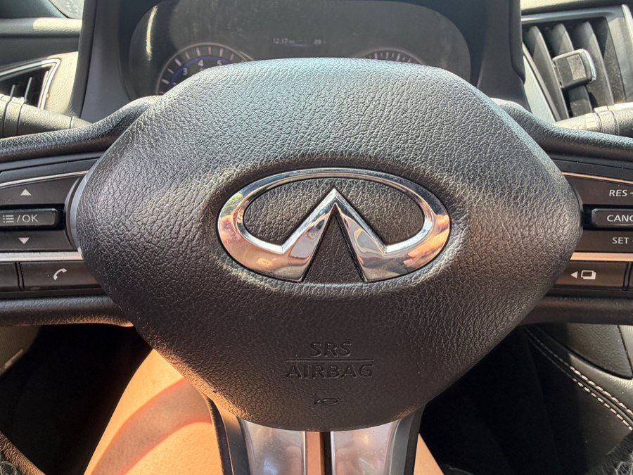 Used 2018 INFINITI Q60 3.0t Luxe w/ Sensory Package 3.0T Luxe RWD image 19