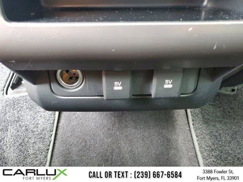 Used 2018 Land Rover Range Rover Sport SE image 17