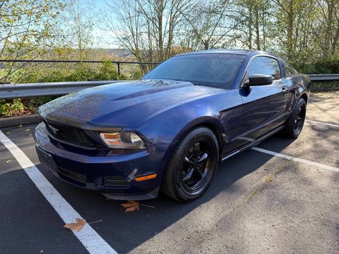 Used 2010 Ford Mustang Premium image 1