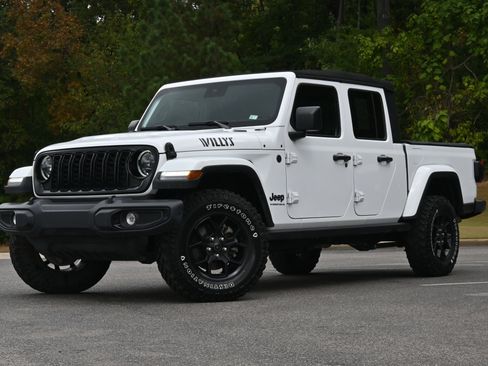 Used 2024 Jeep Gladiator Willys image 4