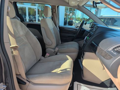 Used 2016 Dodge Grand Caravan American Value Package FWD image 20