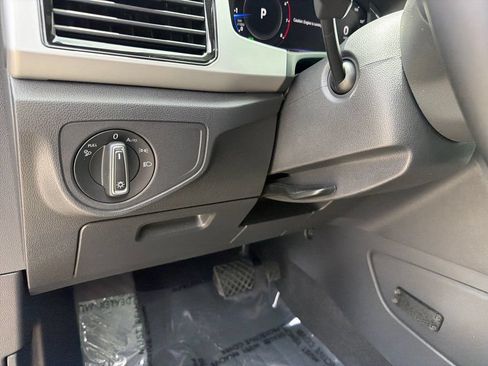 Used 2022 Volkswagen Atlas Cross Sport SE FWD image 19