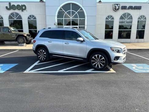 Used 2023 Mercedes-Benz GLB 250 image 2
