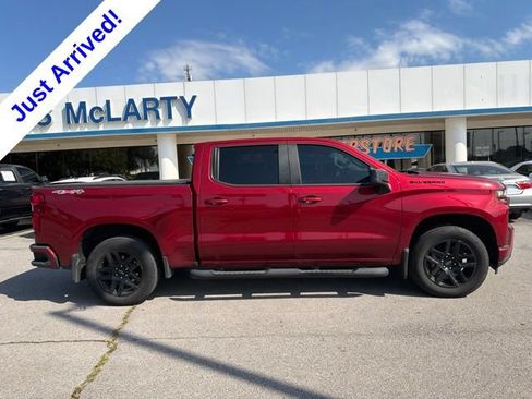 Used 2022 Chevrolet Silverado 1500 RST w/ LPO, Blackout Package AWD/4WD image 2
