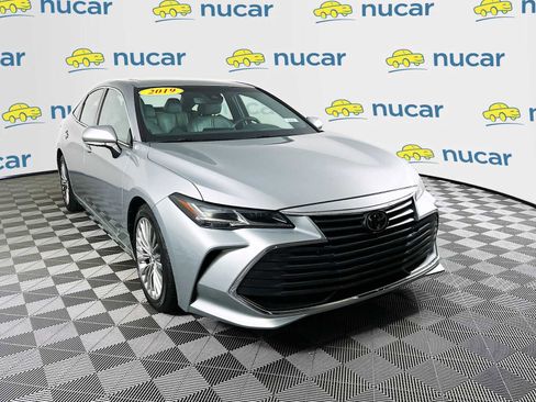 Used 2019 Toyota Avalon Limited image 1