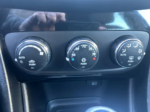 Used 2013 Chrysler 200 Touring image 15