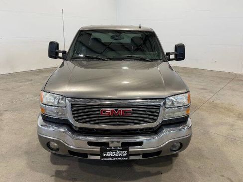 Used 2006 GMC Sierra 2500 SLT w/ Heavy-Duty Power Package AWD/4WD image 4
