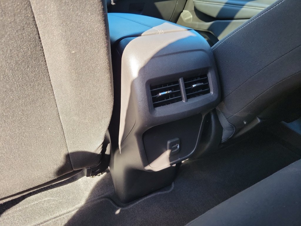 Used 2024 GMC Terrain SLE w/ Driver Convenience Package FWD image 11