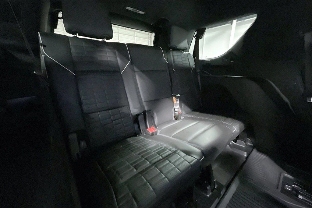Used 2025 Cadillac Escalade Sport Platinum w/ LPO, Floor Liner Package AWD/4WD image 34