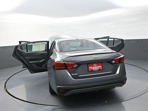 Used 2024 Nissan Altima 2.5 SV image 9