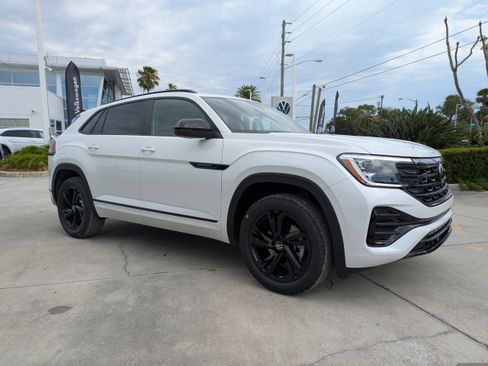 New 2026 Volkswagen Atlas Cross Sport SEL R-Line AWD/4WD image 2